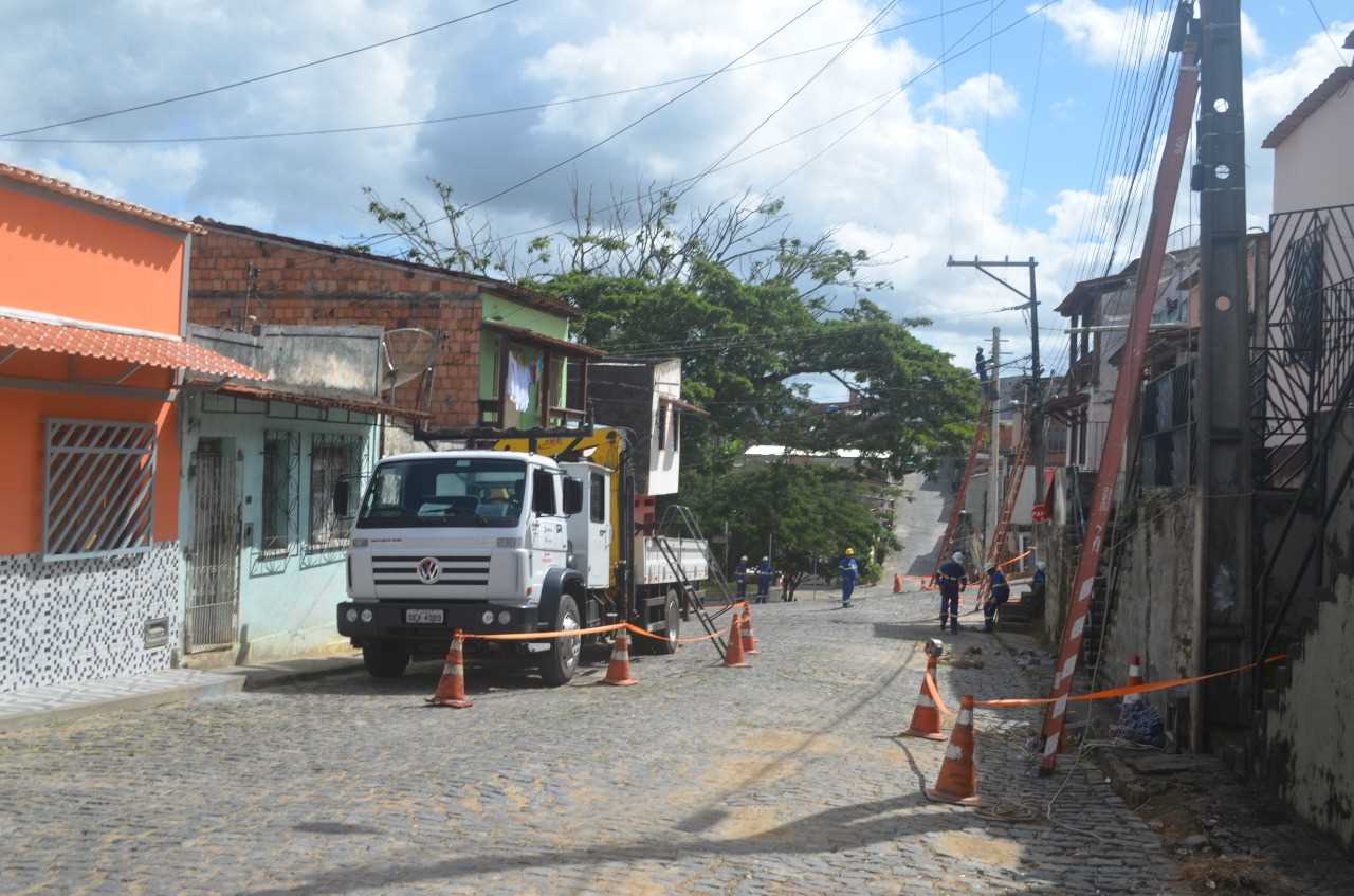 Camacã: Coelba inicia a troca de fiação e rede elétrica em pontos estratégicos da cidade
